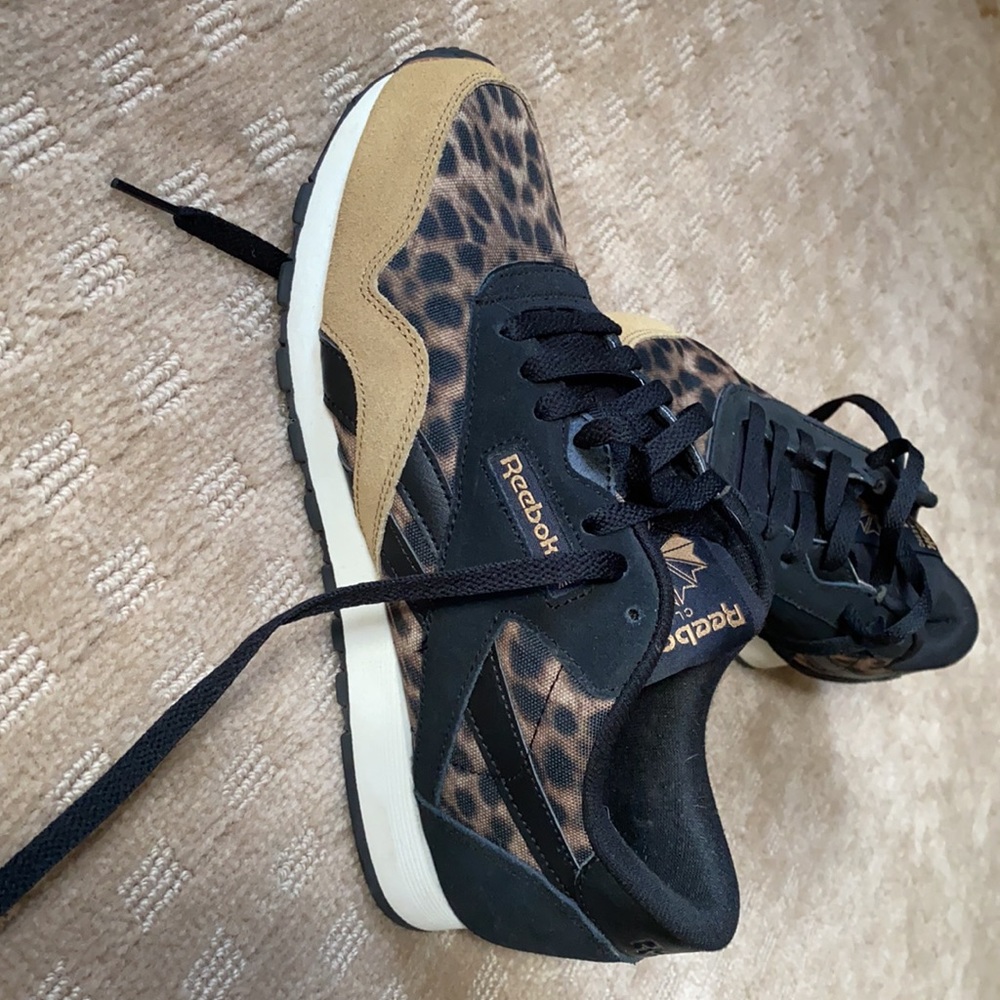 Reebok classic women’s leopard sneakers - Picture 2 of 5